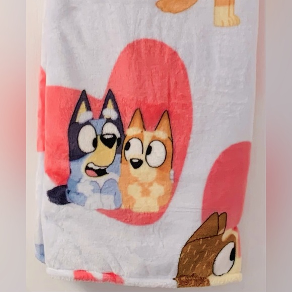 Bluey and Bingo Hearts Valentine Throw Blanket - Picture 5 of 8